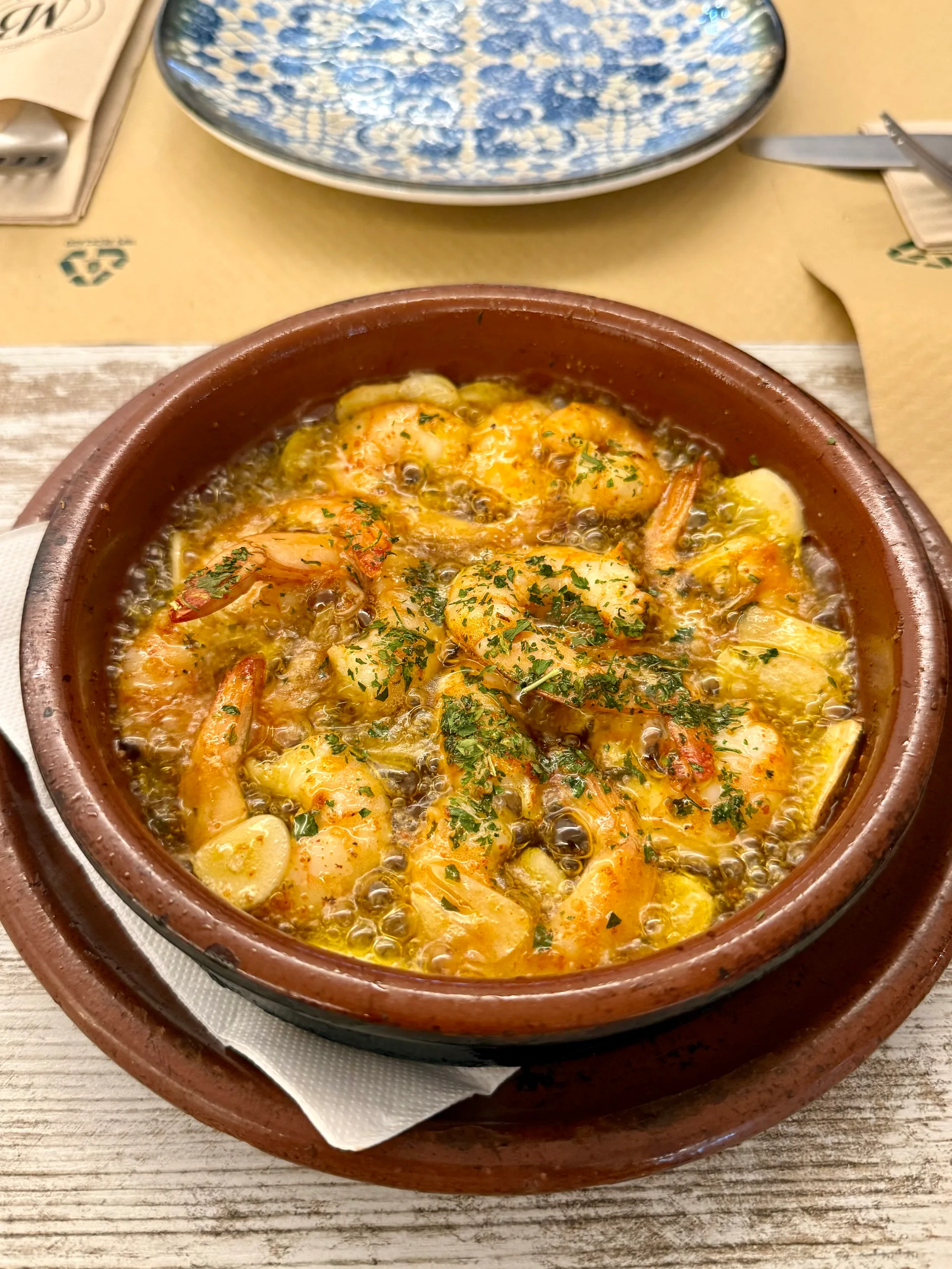 Cazuela de langostinos al ajillo