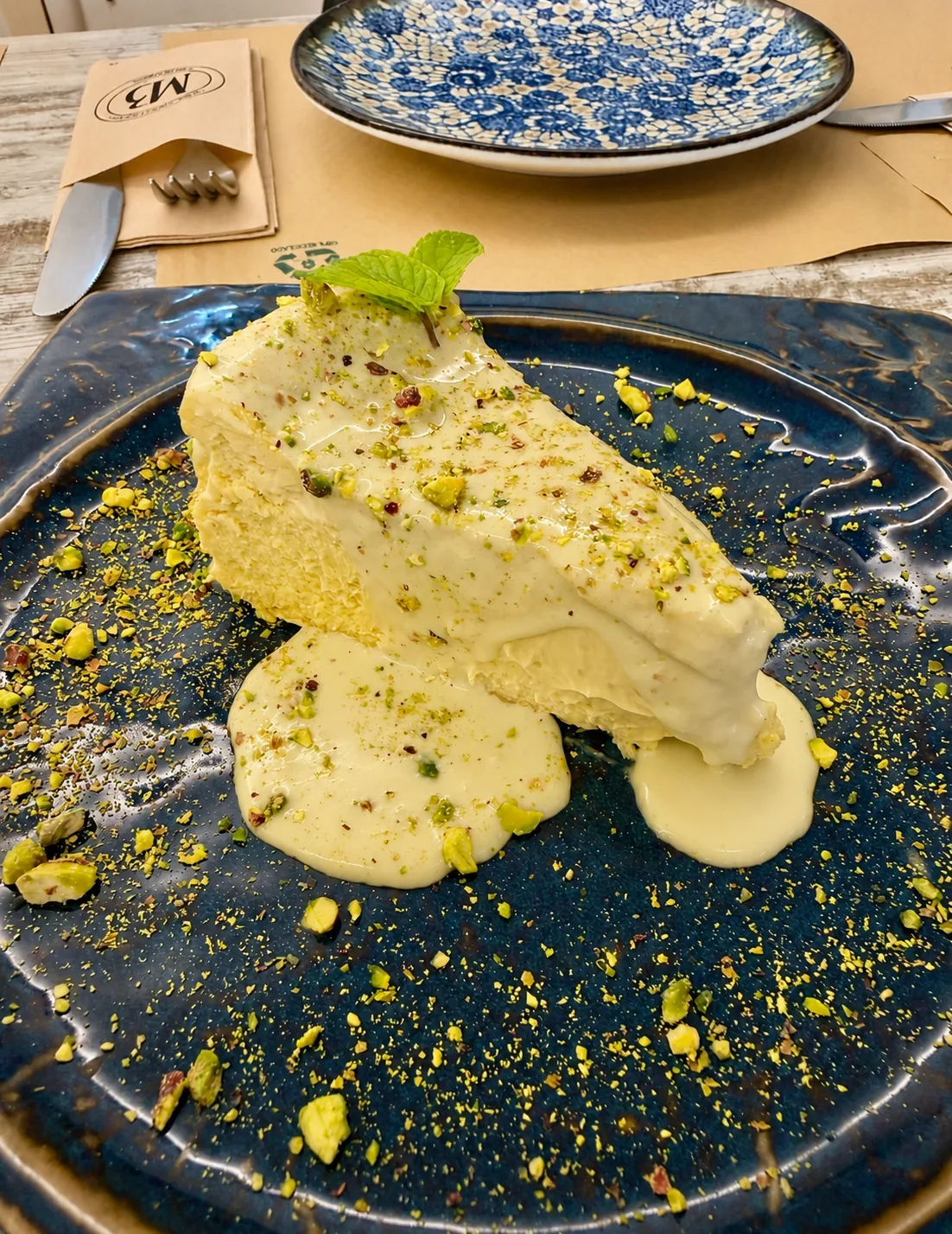 Tarta de queso con chocolate blanco y pistachos